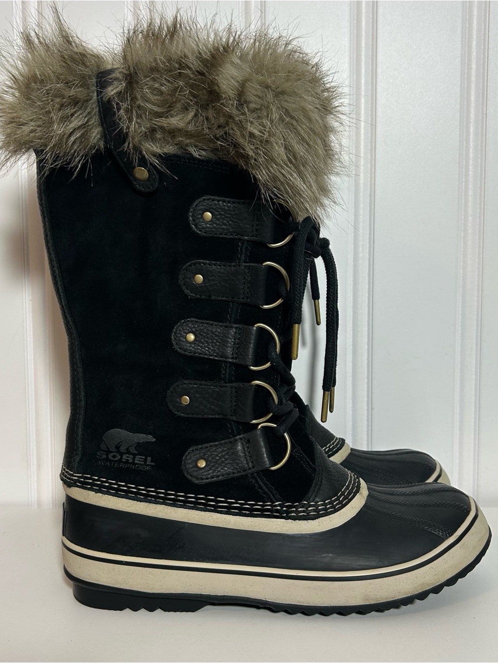 Sorel Joan of arctic Black and Faux Fur Lace-Up Waterproof Winter boot women 10